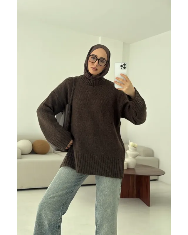 بلوزة شتوية سادة - بني بلوزة شتوية سادة - بني