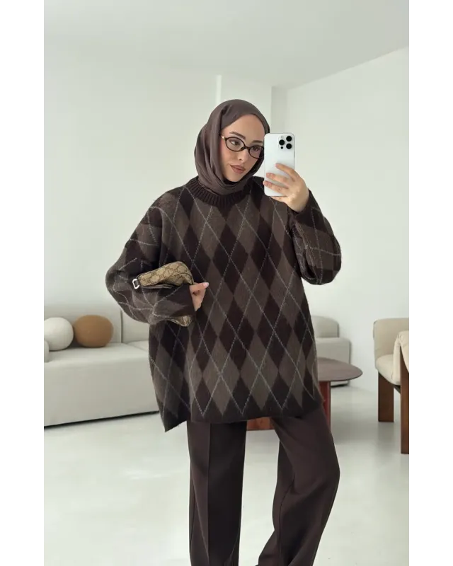 بلوزة شتوية مقلمة بالوان القهوة 
