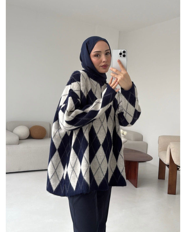 بلوزة شتوية مقلمة باللون الكحلي و الابيض 
