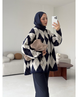 بلوزة شتوية مقلمة باللون الكحلي و الابيض بلوزة شتوية مقلمة باللون الكحلي و الابيض