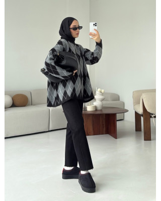 بلوزة شتوية مقلمة باللون الاسود و السكني بلوزة شتوية مقلمة باللون الاسود و السكني