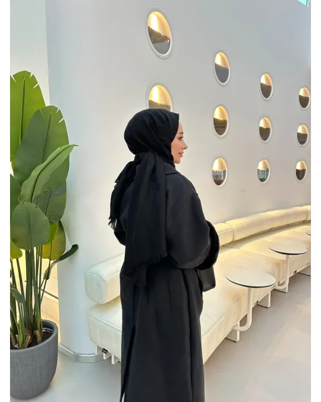 جاكيت جوخ مبطن باكمام وقبة فرو اسود
