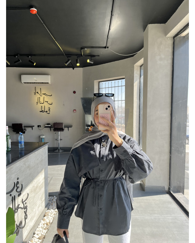 قميص سكني غامق مع حزام قميص سكني غامق مع حزام