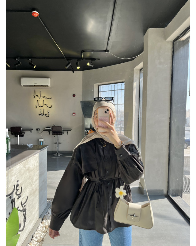 قميص أسود مع حزام 