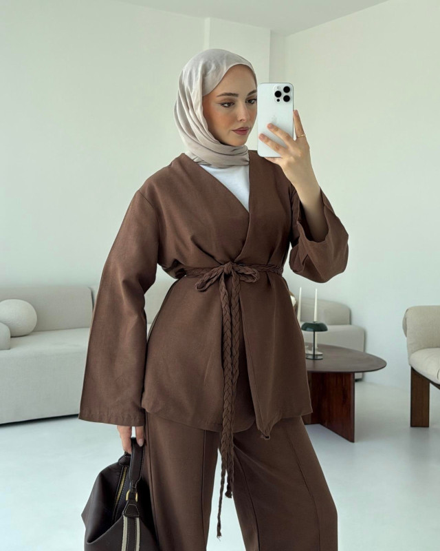 طقم جاكيت وبنطلون مع حزام مجدول - بني