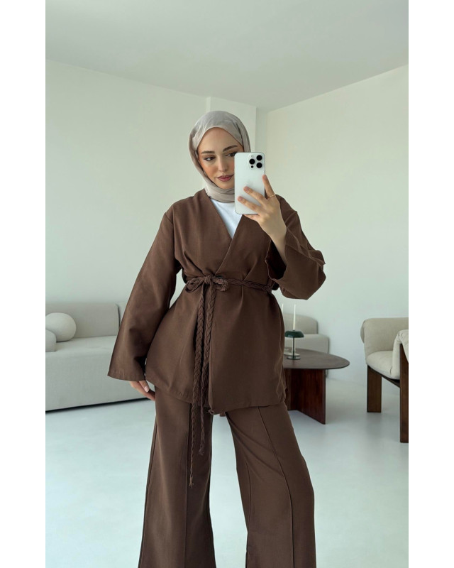طقم جاكيت وبنطلون مع حزام مجدول - بني