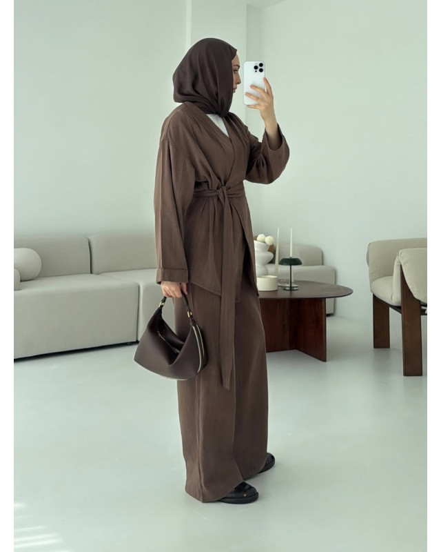 طقم قطعتين بحزام جانبي  - بني 