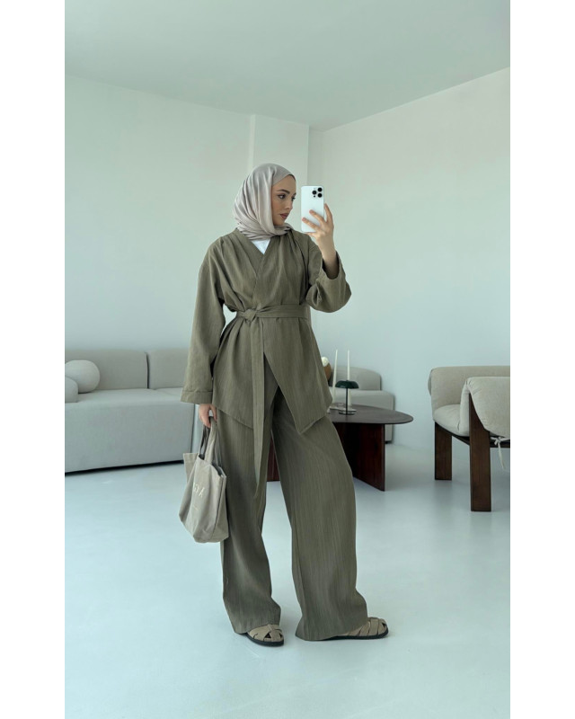 طقم قطعتين بحزام جانبي  - زيتي