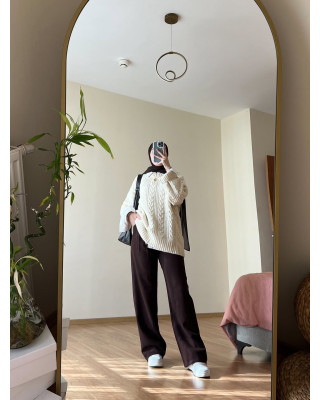 بلوزة شتوية بتصميم مجدول - بيج فاتح بلوزة شتوية بتصميم مجدول - بيج فاتح