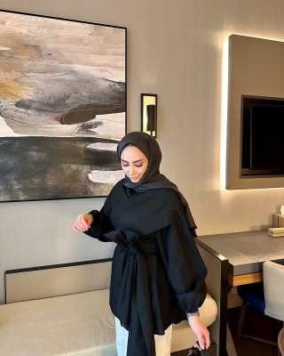 قميص موديل حزام مميز واكمام مزمومة - اسود قميص موديل حزام مميز واكمام مزمومة - اسود