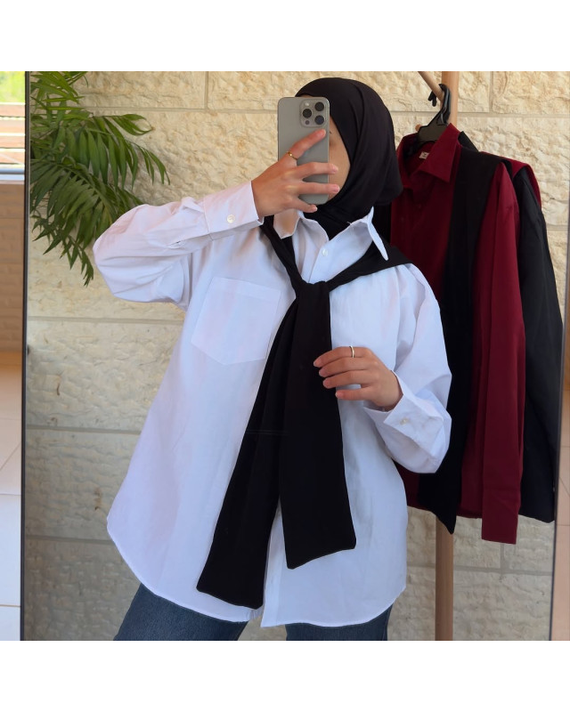 قميص ابيض بربطة سوداء