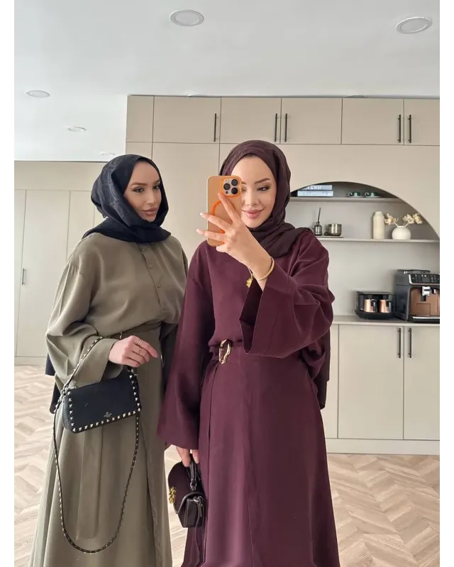 طقم قميص و تنورة بإكسسوار ذهبي جانبي - توتي غامق