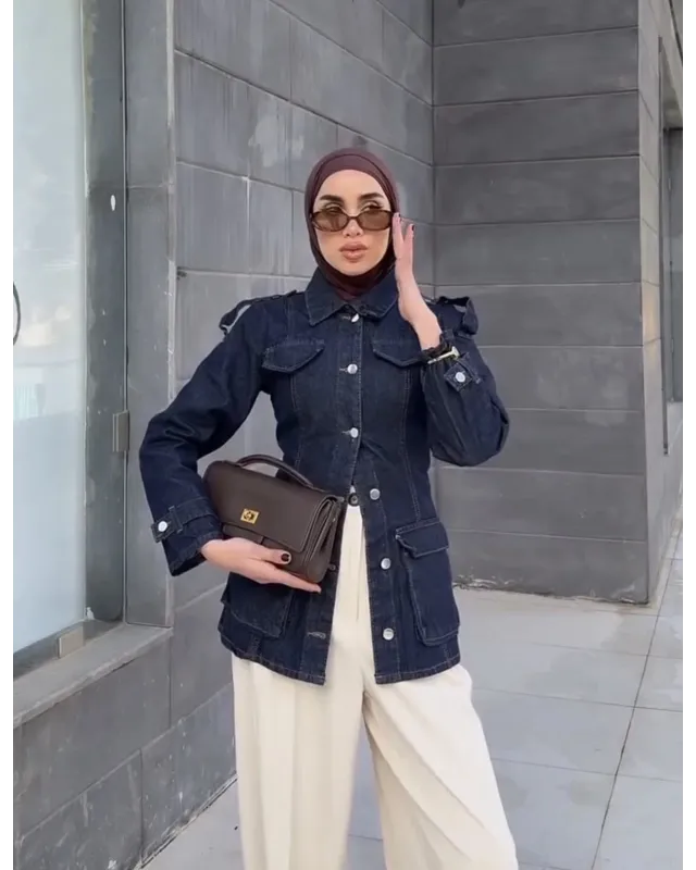جاكيت جينز نسائي مخصّر (Slim Fit)