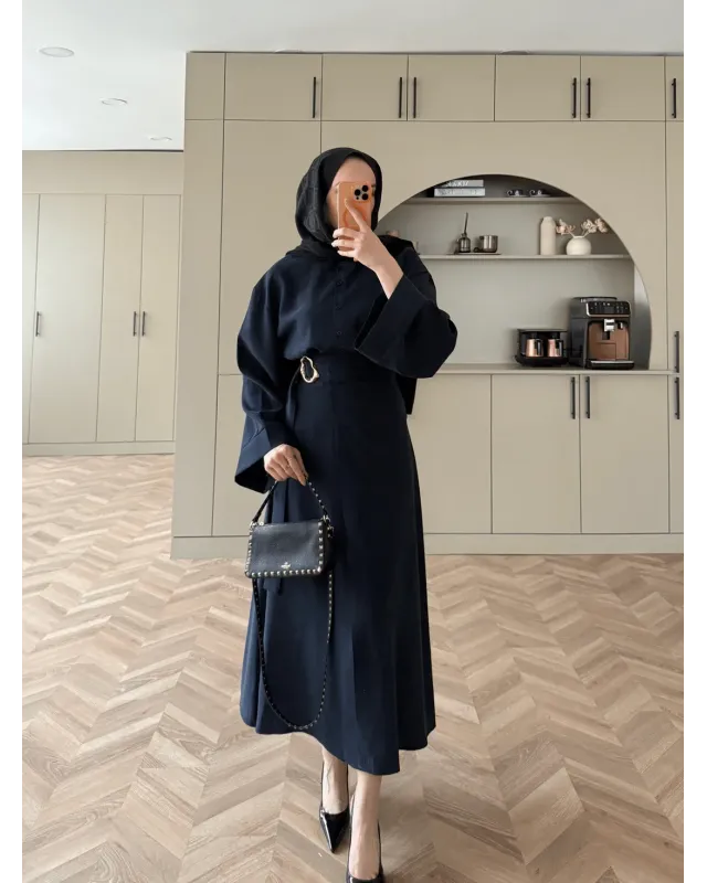 طقم قميص و تنورة بإكسسوار ذهبي جانبي - كحلي