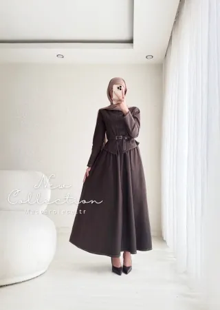 طقم تنورة جينز وقميص مع حزام - بني