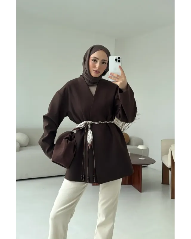 بليزر مبطن مع حزام من الخرز و الساتان - بني