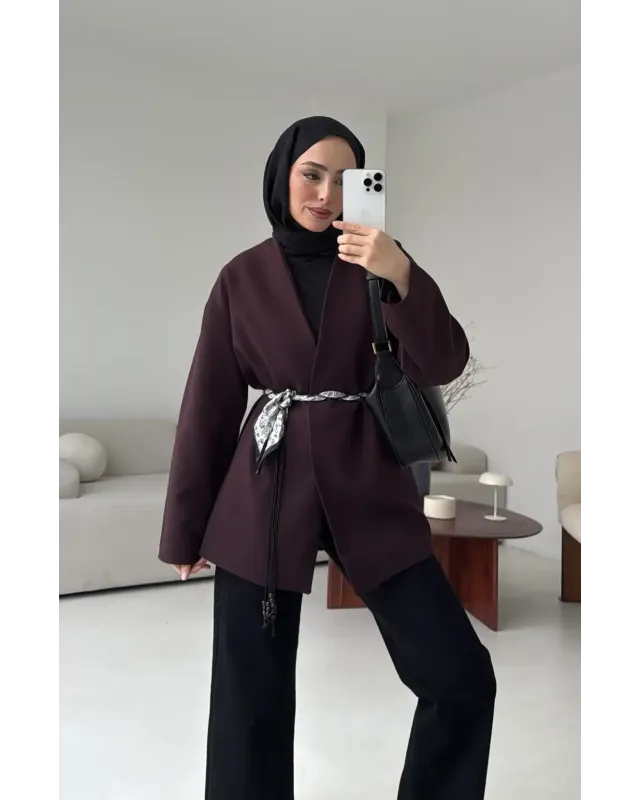 بليزر مبطن مع حزام من الخرز و الساتان - خمري غامق