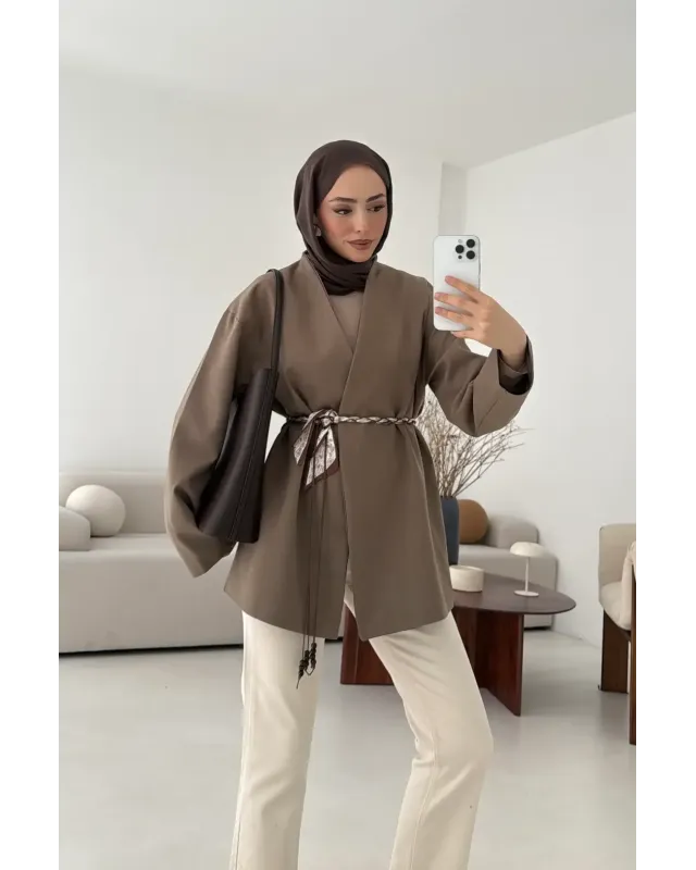 بليزر مبطن مع حزام من الخرز و الساتان - كاكي غامق