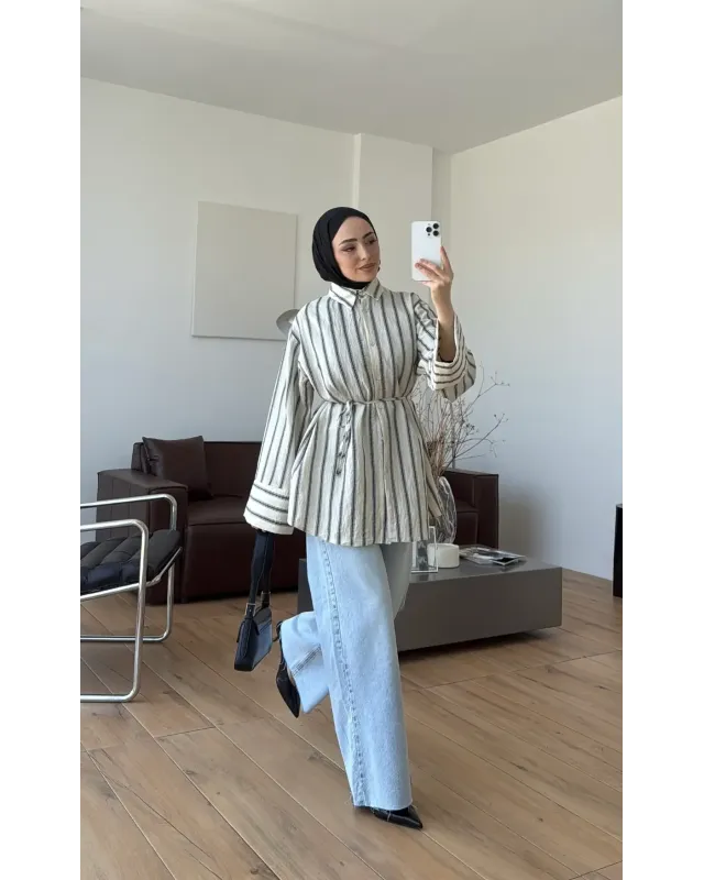 قميص مخطط مع حزام رفيع - بيج فاتح