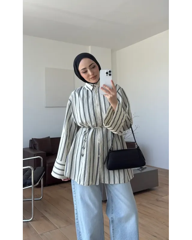 قميص مخطط مع حزام رفيع - بيج فاتح