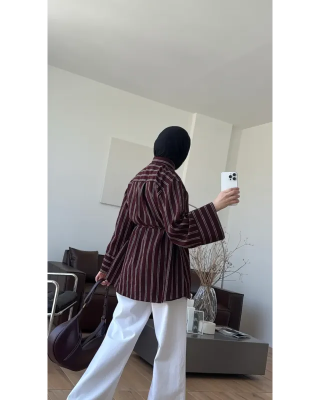قميص مخطط مع حزام رفيع - خمري