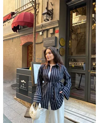 قميص مخطط مع حزام رفيع - كحلي