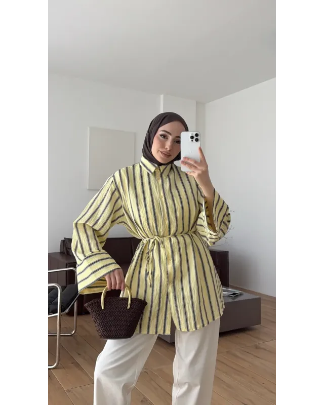 قميص مخطط مع حزام رفيع - أصفر