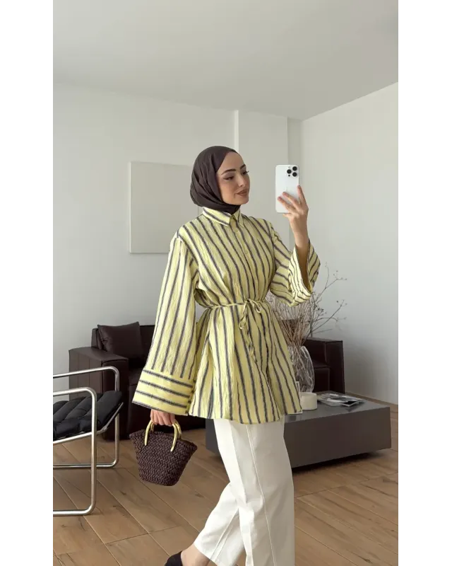 قميص مخطط مع حزام رفيع - أصفر