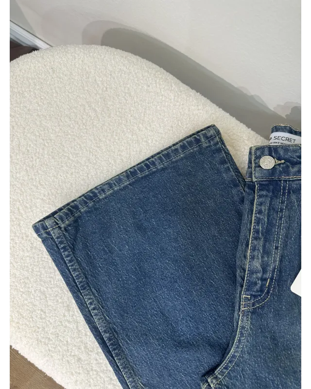 Mid-rise Straight Leg Jeans – Medium Blue Wash
