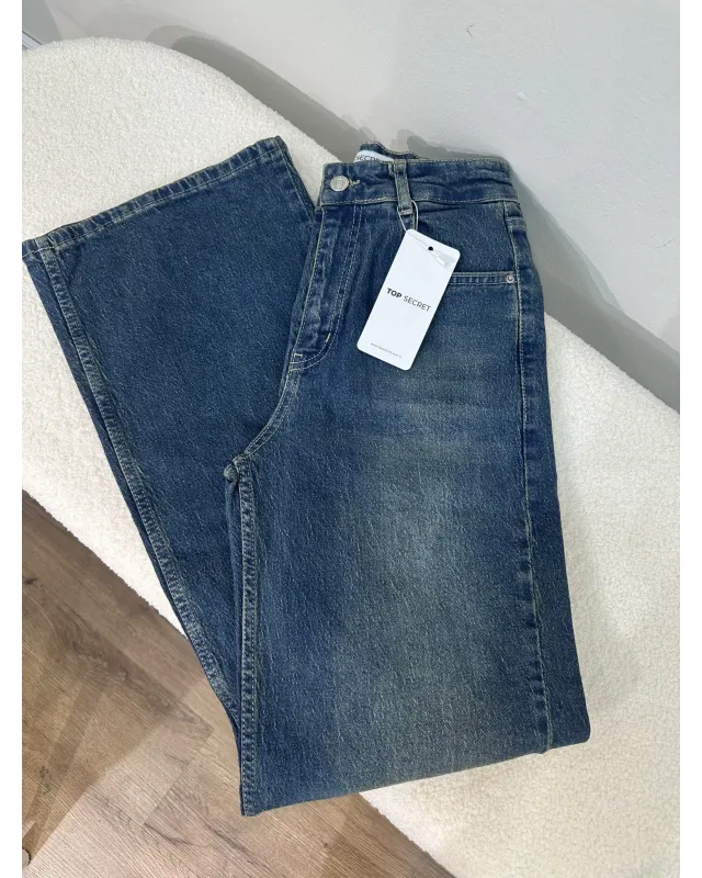 Mid-rise Straight Leg Jeans – Medium Blue Wash