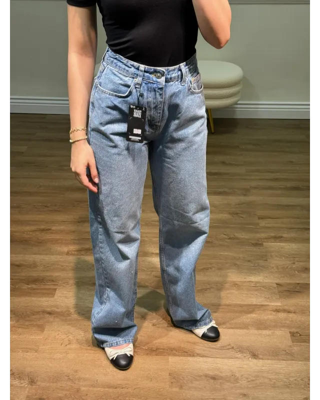 Medium Blue -Wide Fit Straight Jeans