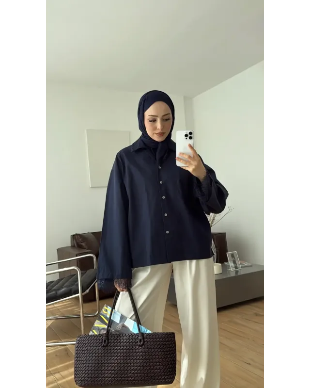 قميص اوفر سايز باكمام وقبة دانتيل - كحلي قميص اوفر سايز باكمام وقبة دانتيل - كحلي