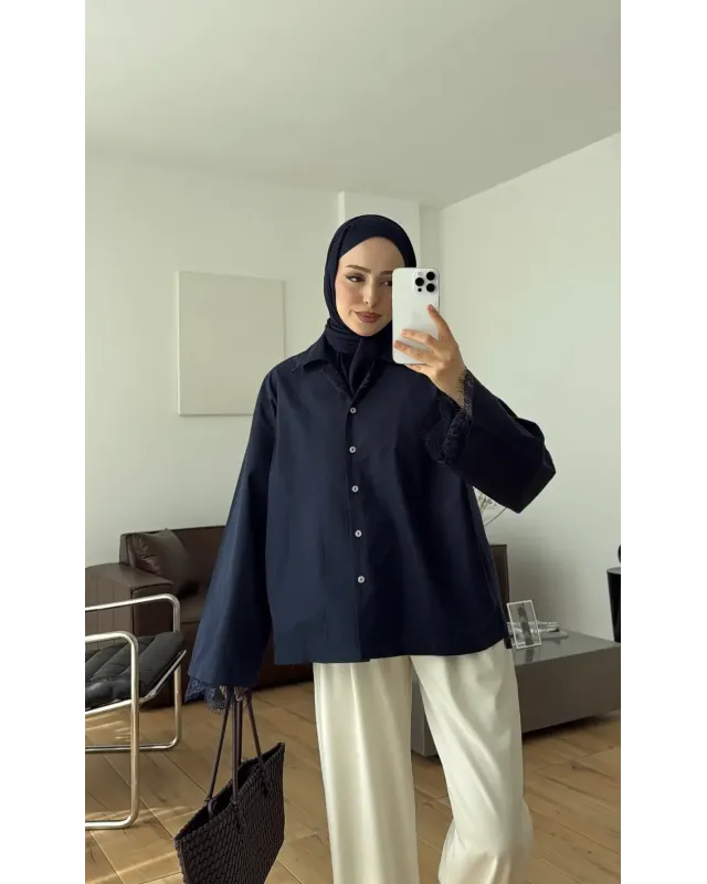 قميص اوفر سايز باكمام وقبة دانتيل - كحلي قميص اوفر سايز باكمام وقبة دانتيل - كحلي