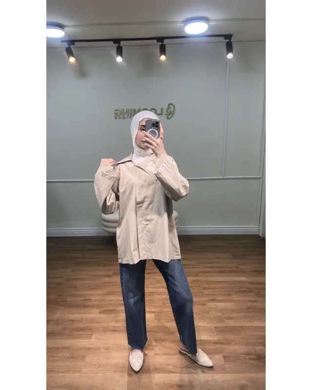 قميص سادة بأكمام مزينة بالدانتيل - بيج قميص سادة بأكمام مزينة بالدانتيل - بيج