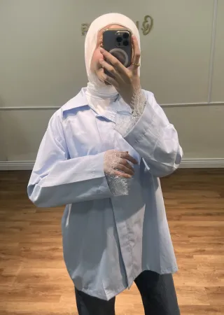 قميص سادة بأكمام مزينة بالدانتيل - ازرق فاتح