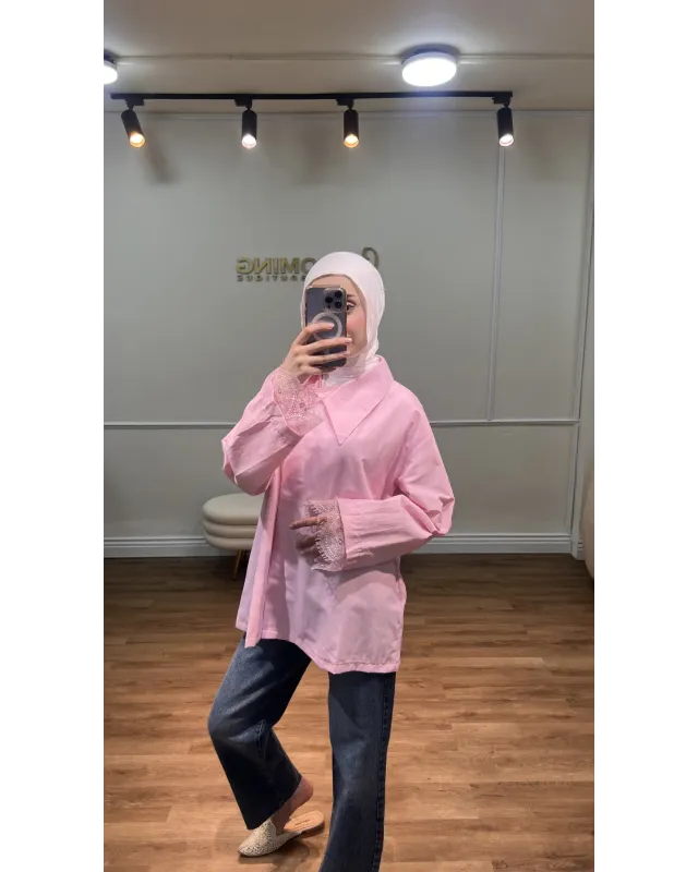 قميص سادة بأكمام مزينة بالدانتيل - وردي قميص سادة بأكمام مزينة بالدانتيل - وردي
