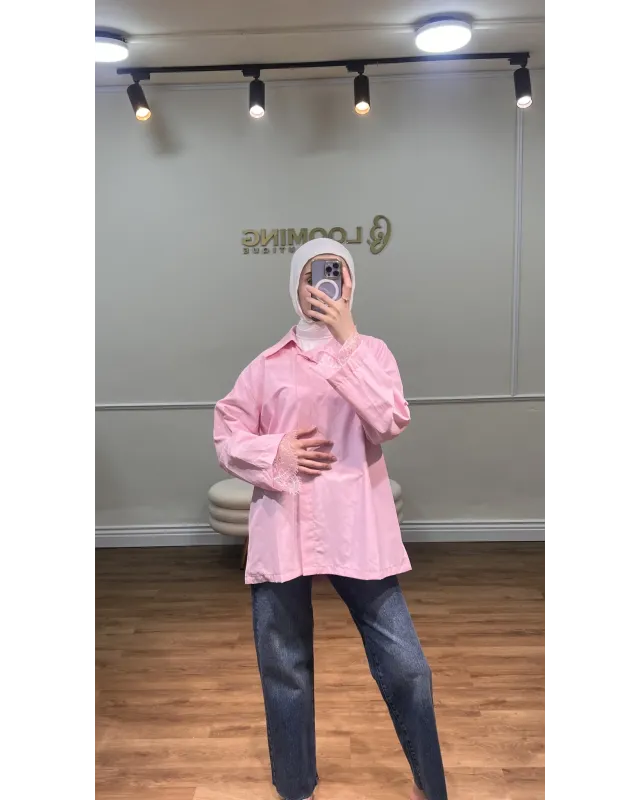 قميص سادة بأكمام مزينة بالدانتيل - وردي قميص سادة بأكمام مزينة بالدانتيل - وردي