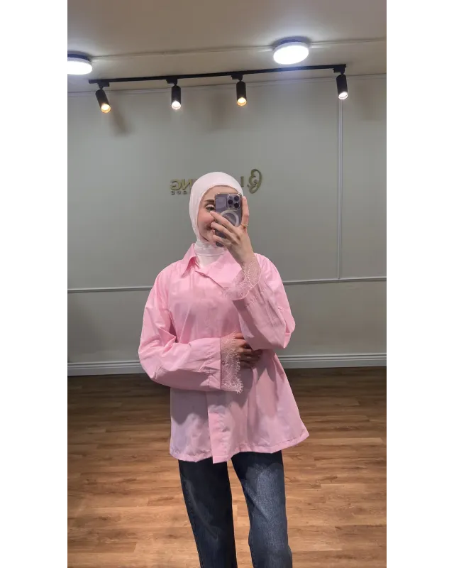قميص سادة بأكمام مزينة بالدانتيل - وردي قميص سادة بأكمام مزينة بالدانتيل - وردي