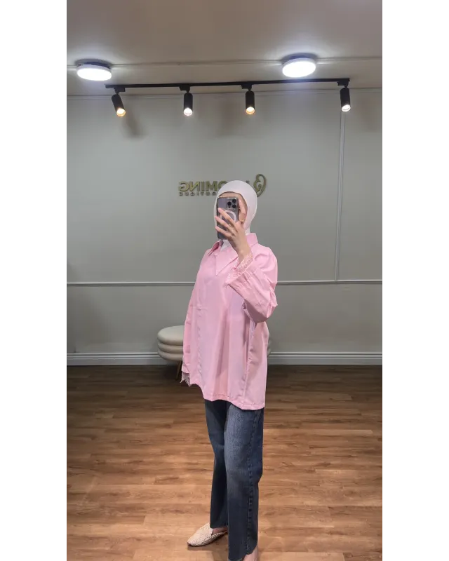 قميص سادة بأكمام مزينة بالدانتيل - وردي قميص سادة بأكمام مزينة بالدانتيل - وردي