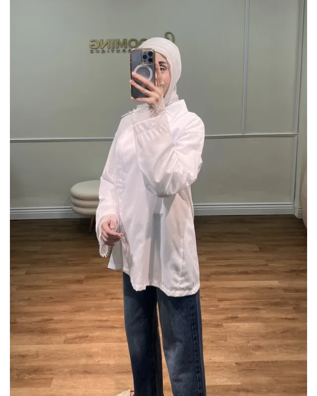 قميص سادة بأكمام مزينة بالدانتيل - ابيض قميص سادة بأكمام مزينة بالدانتيل - ابيض