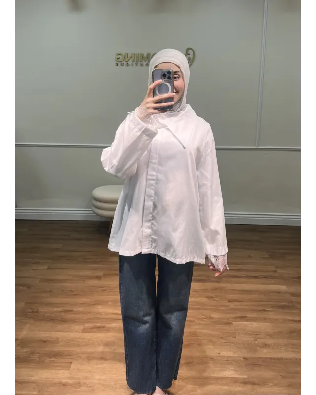 قميص سادة بأكمام مزينة بالدانتيل - ابيض قميص سادة بأكمام مزينة بالدانتيل - ابيض