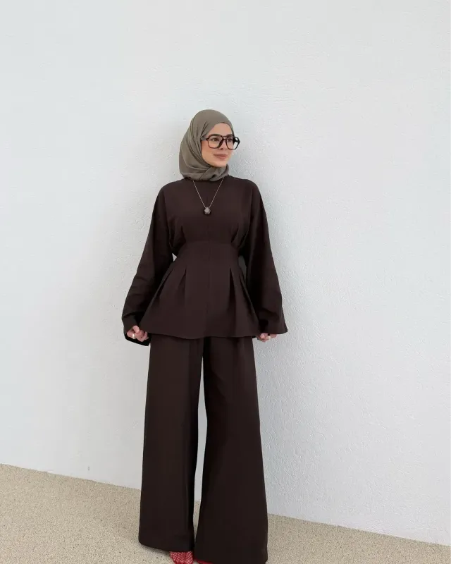 Waist-Detail Pants Set in Linen – Brown