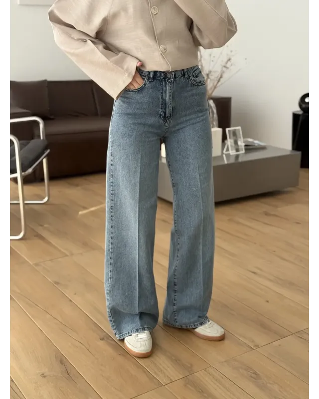 Crease-Front Jeans – Light Blue