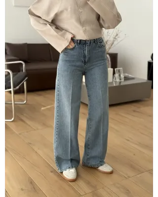 Crease-Front Jeans – Light Blue