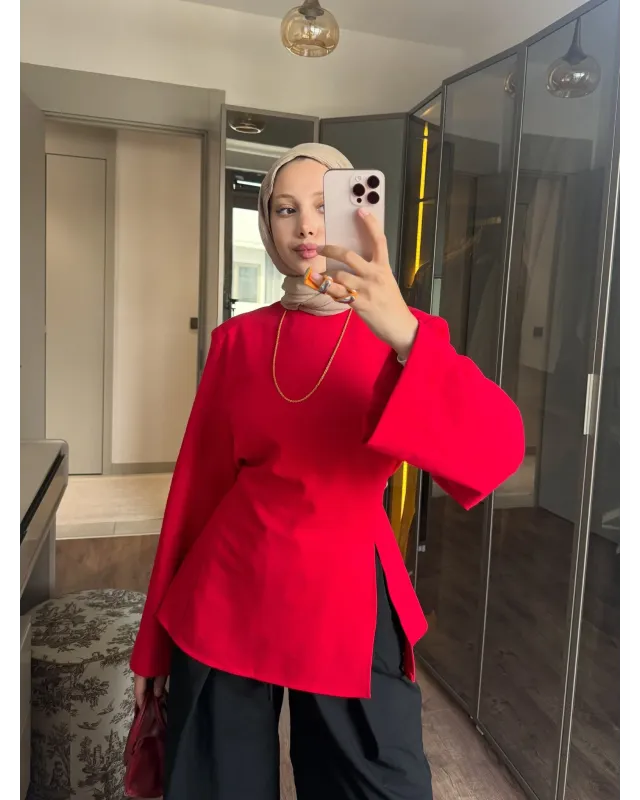 Shoulder-Pad Slit Detail Blouse – Red