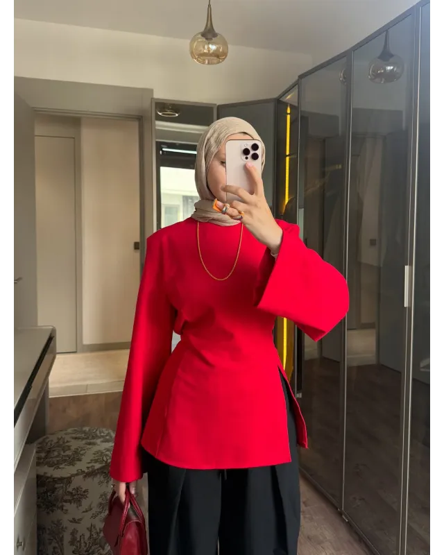 Shoulder-Pad Slit Detail Blouse – Red